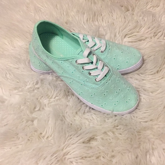 Shoes - Picture 2 of 3